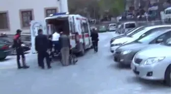 Engelli Kadın Valilik Önünde Kendisini Yakmak İstedi