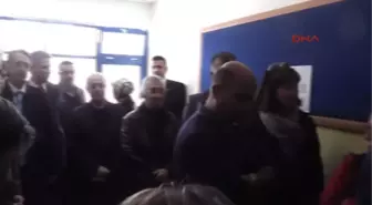 Ahmet Necdet Sezer, Oyunu Kullanmak İçin Sıra Bekledi