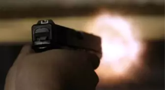 Bağcılar'da Otomobile Ateş Açıldı: 1 Ağır Yaralı