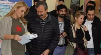 HDP'li Önder İstanbul'dan Aday Oldu, Ankara'da Oy Kullandı