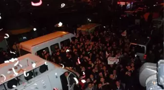 Uşak'ta Ak Parti, Kutlamalara Başladı