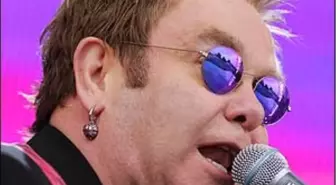 Ünlü İngiliz Şarkıcı Elton John Evleniyor