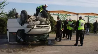 Tarım İşçilerini Taşıyan Minibüs Takla Attı: 13 Yaralı