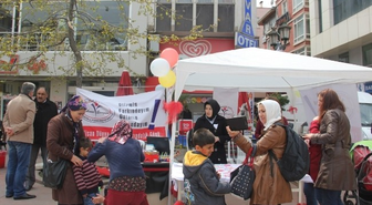 Dünya Otizm Günü'nde Vatandaşı Bilgilendirdiler