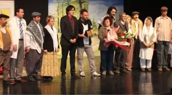 Söke Şehir Tiyatrosu Aydın'da Ayakta Alkışlandı