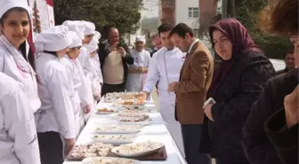 İsrafı Önlemek İçin Bayat Ekmekten Pasta Yaptılar