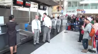 Koreli Yolcular Geleneksel Selamlaşma