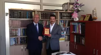 Malatya Müftüsü Yusuf Gül'den İlmi Dersler Verenlere Plaket