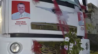 Muhtarlığı Kazanan Amcasını Türkiye'ye Tanıtıyor