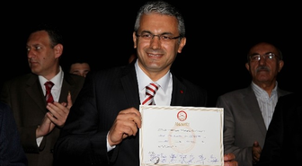 Başkan Akpınar Mazbatasını Babasına Götürecek