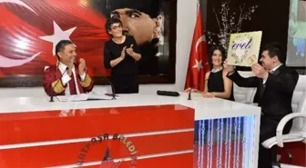 İşitme Engelli Çiftten, Pankartlı Evet