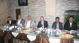 MHP İl Başkanlığı, Belediye Meclis Üyelerine Yemek Verdi