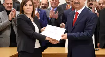 Sivas Belediye Başkanı Seçilen Aydın, Mazbatasını Aldı