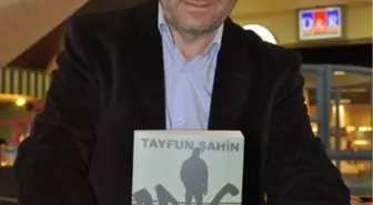 Yazar Mustafa Fırat ve Tayfun Şahin Kitapseverlerle Buluştu