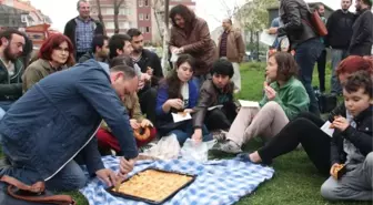 Kıymet Teyze'nin Yeşil Alanı Piknik Meskeni Oldu