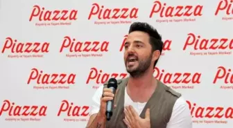 Piazza'da Gökhan Özen'li Kutlama