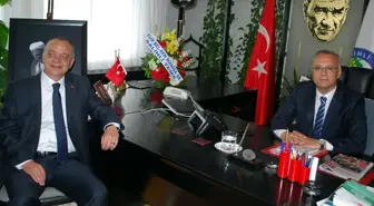 Zafer Yürüyüşü Yapıp, Makamının Kapısını Söktürdü