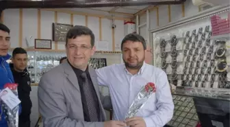 Başkan Kayacan'dan Esnaf ve Vatandaşlara Karanfilli Teşekkür