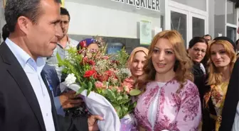 Mazbatasını Yöresel Kıyafetle Aldı