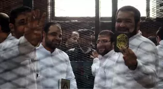 Mısır'da Darbe Karşıtlarının Yargılanması