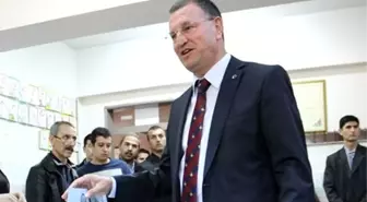 Hatay'da Seçimi Kazanan CHP'li Lütfü Savaş Mazbatasını Aldı