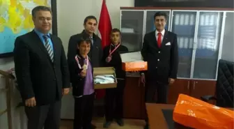 Adilcevaz Kaymakamı Özbek Başarılı Öğrencileri Ödüllendirdi