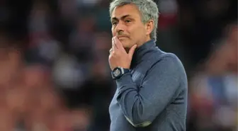 Mourinho'nun Cezasını Taraftarlar Sırtlanıyor