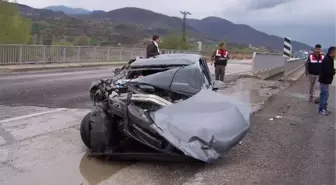 Tosya'da Otomobil Tır'ın Altına Girdi: 1 Yaralı