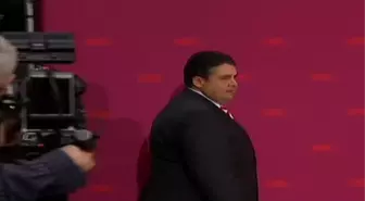 Bakan Özoğuz'un Göçmenler de Oy Kullansın Önerisi Tepki Çekti