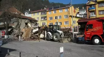 Kastamonu'nda İki Kişiye Mezar Olan Enkaz Kaldırıldı