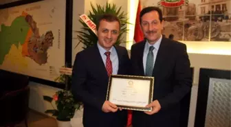 Varol'dan Başkan Tok'a Güldüren Jest