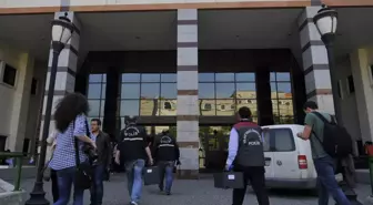 Barışma Teklifini Reddeden Kız Arkadaşını Üniversitede Satırla Yaraladı