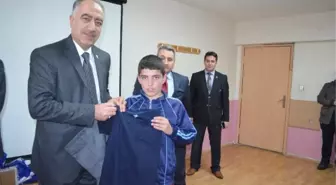 Sporcu Eğitim Merkezi Sporcuları Giyindirildi