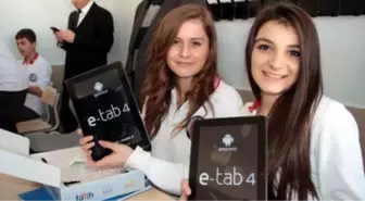 Erdek'te Öğrencilere Tablet Dağıtıldı