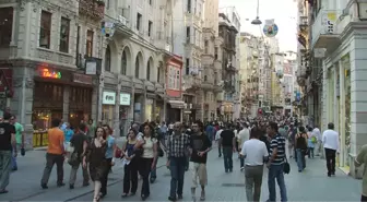 İntihar Girişimi Yüzünden Kapatılan İstiklal Caddesi Açıldı