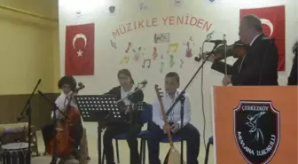 Özel Eğitim Sınıfı Öğrencileri Verdikleri Konserde Ayakta Alkışlandı