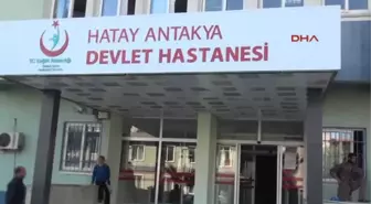 Suriye'den Atılan Top Mermisi Yayladağı'nda Traktöre İsabet Etti: 2 Yaralıek