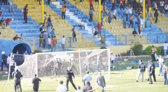 Yeni Malatyaspor Taraftarı Stadı Savaş Alanına Çevirdi