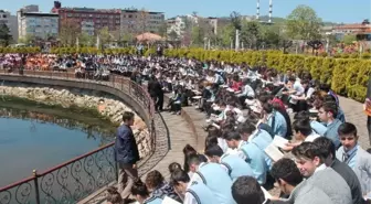 Bin 500 Öğrenci Kitap Okumak İçin Bir Araya Geldi