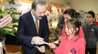 Tuşba Belediye Başkanı Doç.dr. Özgökçe, Temsili Olarak Koltuğunu Devretti