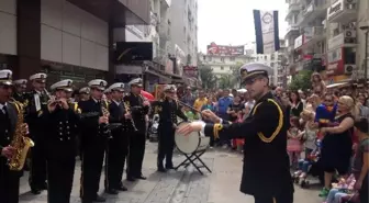 Donanma Bandosu Çocuklar İçin Çaldı