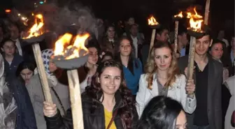 Ayvacık'ta Meşale Yürüyüşüne Yoğun İlgi