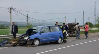 Edirne'de Otomobil Traktöre Çarptı: 1 Yaralı