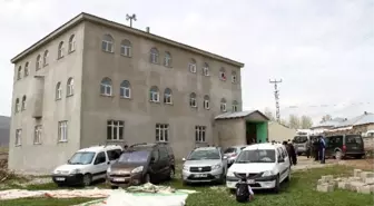 Bayanların da Altınlarını Bozarak Yardım Ettiği Camii İbadete Açıldı