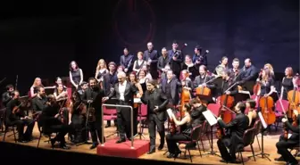 Karşıyaka Flarmoni Orkestrası'ndan Gürer Aykal'lı Final