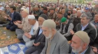 Bolvadin'de 3 Bin Kişi Yağmur Duasına Çıktı