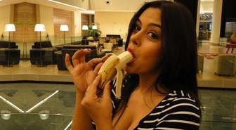 Larissa Riquelme'den Alves'e Destek