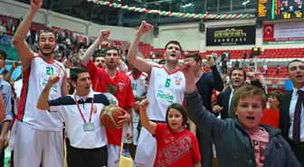 Pınar Karşıyaka - Uşak Sportif: 93-72