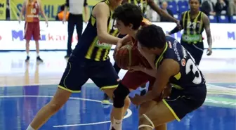 Fenerbahçe, Galatasaray Odeabank'ı 81-61 Yendi