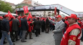 Yaşar, İşçilerle El Ele